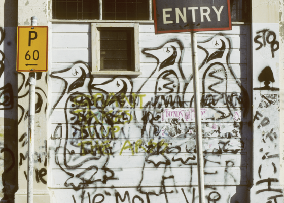 Photo of mural and graffiti on Thistle Hall, 1986