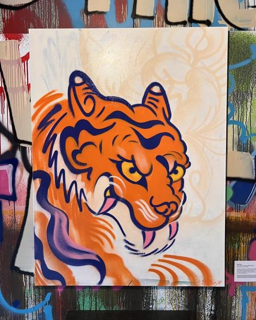 Spray paint canvas by Elja Maria. Head of a tiger rendered in traditional East Asian style.